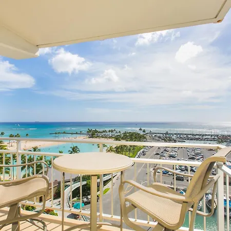 Ilikai Tower 943 Yacht Harbor View 2Br Apartment